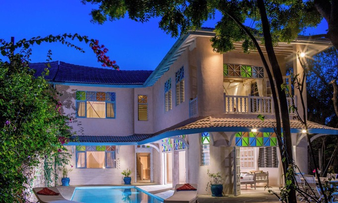 Galu Villa | Luxurious Beach House with 4 bedrooms and private pool