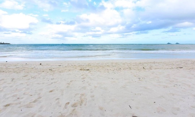 Kailua House | Luxurious Beachfront Home w/ Pool , Access to Beach