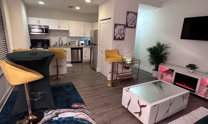 Mile Square Apartment | Luxurious Downtown Indy City View Apartment!