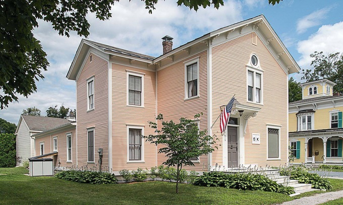 Brandon House | Luxurious guest home with private art gallery in the heart of a historic village