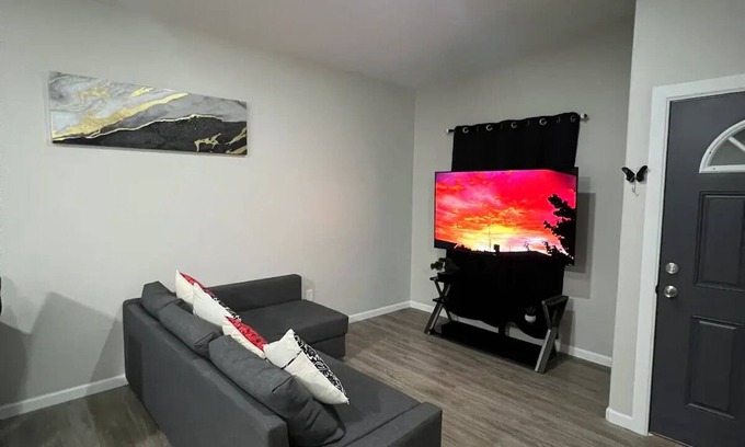 El Paso Apartment | Luxurious home in Centralnn