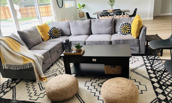 Elk Grove House | Luxurious house with Heated Pool & Spa - Modern and Newly Renovated!