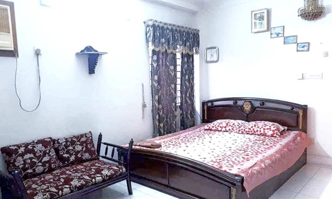 Banani Apartment | Luxurious king size room@Banani