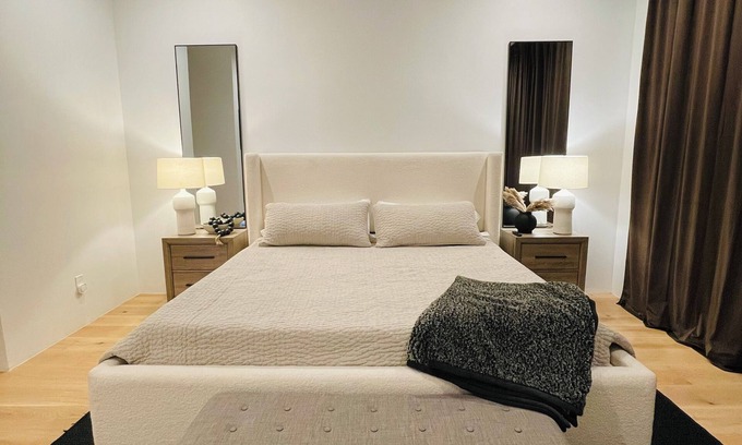 Gilbert House | Luxurious King Suite in Gilbert. Private Entrance!