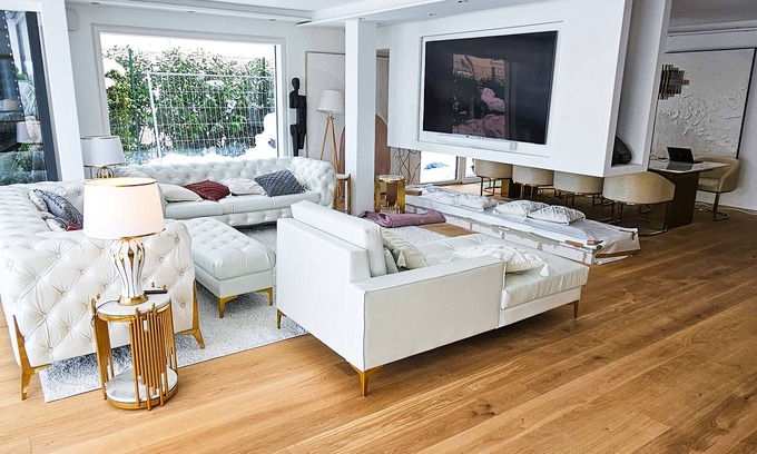 Obersendling Apartment | Luxurious Large Home + Pool + Garden + Koi Pond