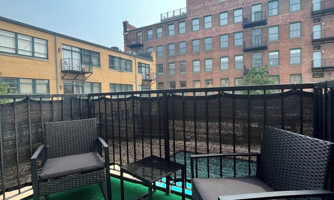 Downtown West Apartment | Luxurious Loft in the heart of Downtown STL w/Private Balcony and Pool