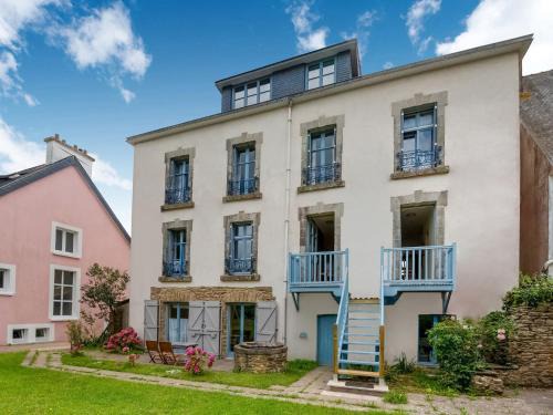 Ponts sur Seulles House | Luxurious Mansion in Castle Grounds in Lantheuil