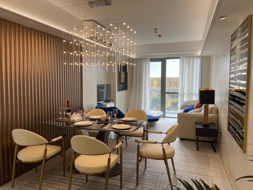Baclaran Apartment | Luxurious Modern Penthouse 2BR Cross City of Dreams OKADA SOLAIRE MOA Airports