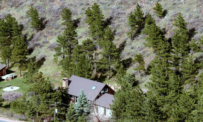 Boulder House | Luxurious Mountain Retreat right outside town of Boulder