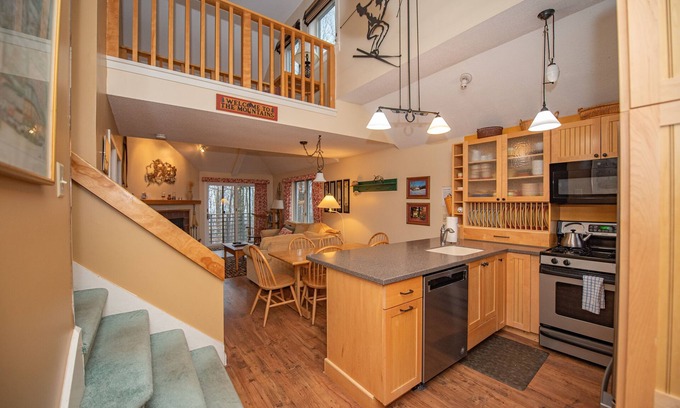 Killington Condo | Luxurious MTN Retreat - On site Spa & Pool.