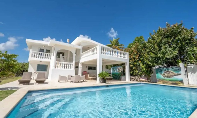 Zarzal Villa | Luxurious Oceanfront Villa + Pool l Casa Blanca