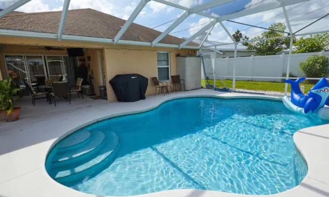 Port Saint Lucie House | Luxurious Pool Cottage Sleep 2