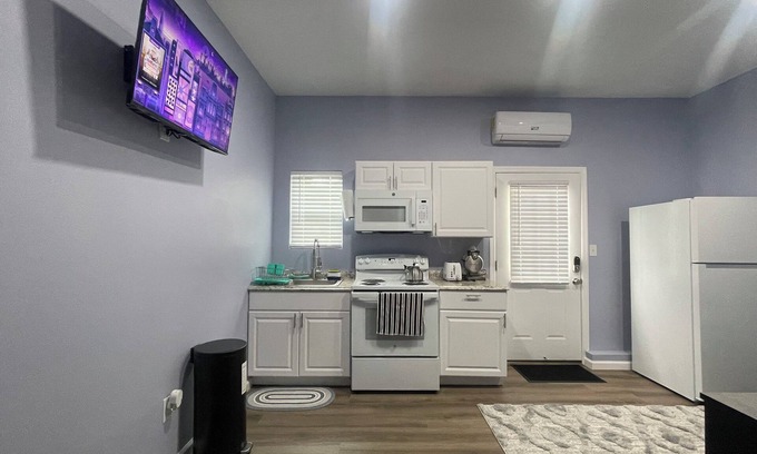 Bohemia Apartment | Luxurious, pristine apartment near country club, perfect for a splendid getaway!