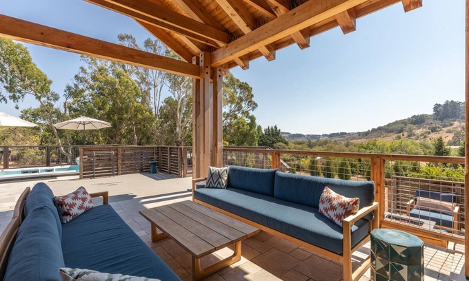 Sebastopol House | Luxurious Resort-Like Zen Retreat in Sebastopol's Wine Country