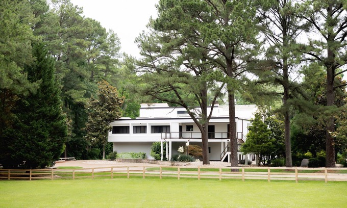 Midlothian House | Luxurious riverfront Manor with 6 bedrooms and WiFi, AC in fabulous Midlothian