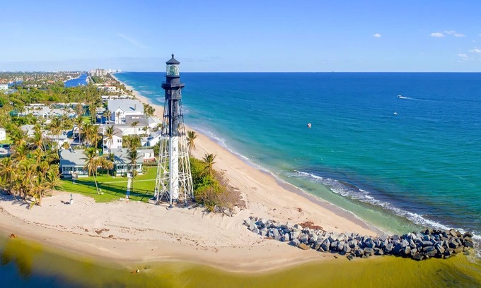 Margate Resort | Luxurious RV Resort located in Fort Lauderdale area withTiki Hut