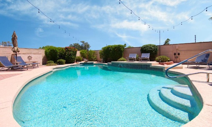 La Paz At Desert Springs House | Luxurious Scottsdale Guesthouse by the Pool