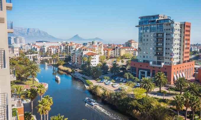 Century City Apartment | Luxurious self-catering apartment on the canal with breathtaking views