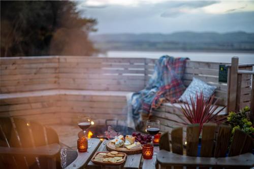Cupar House | Luxurious Snug with hottub which sleeps-2 in Fife