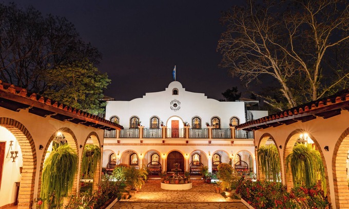Copan Ruinas House | Luxurious Spanish Colonial Hacienda