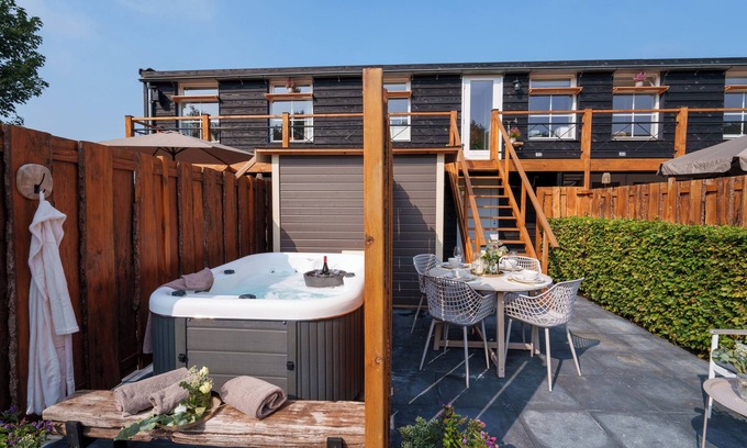 Hattemerbroek Apartment | Luxurious stay with a sauna and a whirlpool