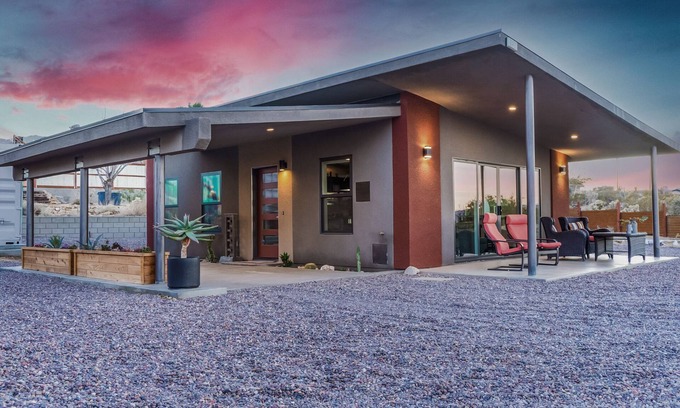 Joshua Tree House | Luxurious STUDIO 19 - Quiet - Views - Town in 5 mins - JTNP - in 8 minutes
