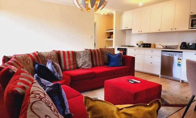 Coolbellup Apartment | Luxurious & Stylish home - 10 Mins from Freemantle & Fiona S. Hosp & Murdoch Uni