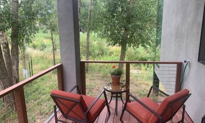 La Veta House | Luxurious Suite on the River w/Hot Tub