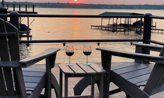 Carolyn Estates House | Luxurious, Tranquil, 4BR Lakefront Villa