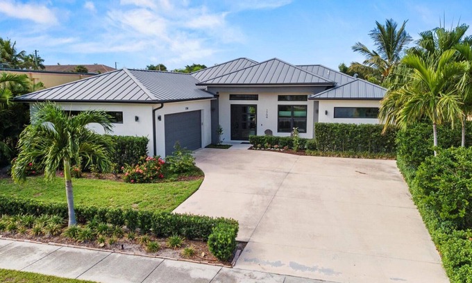 Fort Pierce House | Luxurious & tropical 3-Bedroom coastal pool home