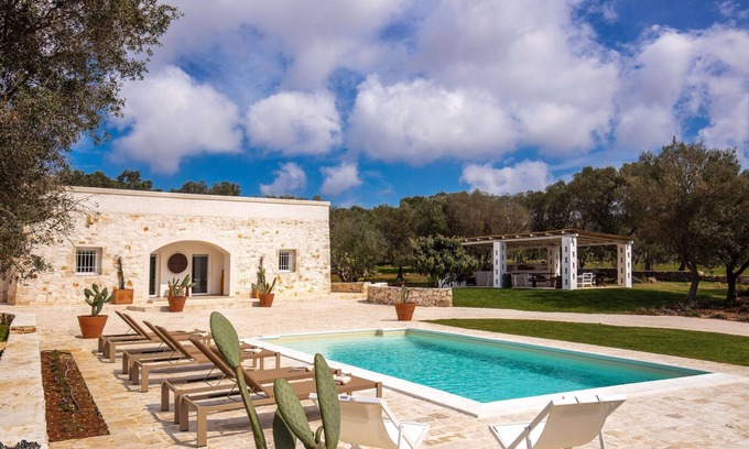 Ostuni Villa | Luxurious Villa "Lamia del Riccio" with Pool, Wi-Fi, A/C, Terrace & Garden