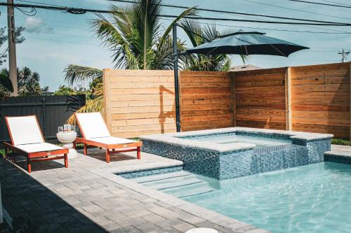 Mariner Villa | Luxurious Waterfront Home with Heated Pool and Jacuzzi