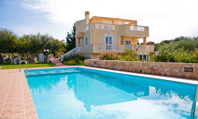 Atsipópoulon Villa | Luxurius private villa with swimming pool, sea views and activities-Villa Danna