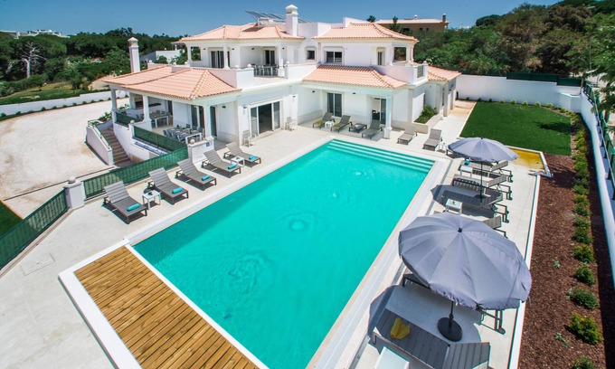 Olhos D'Agua Villa | Luxury 15 Bedroom Quinta Por Do Sol ideal for large groups or family holidays