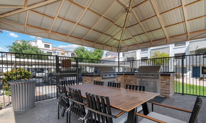 Tempe Apartment | Luxury 1B1B Tempe Free Parking Arcade and Pool Access