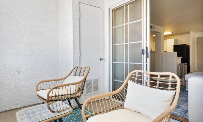 Tempe Apartment | Luxury 1B1B Tempe Free Parking, Arcade and Pool Access
