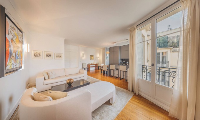 Gaillon Apartment | Luxury 1BR very central elevator