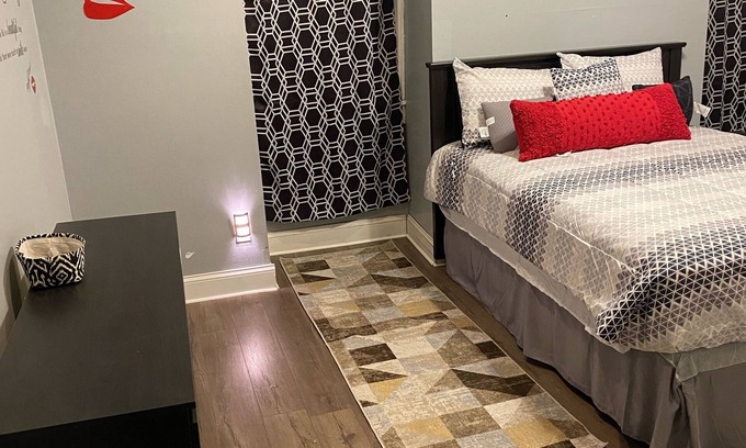 Wilmington Apartment | Luxury 2 bdr 3rd floor apartment