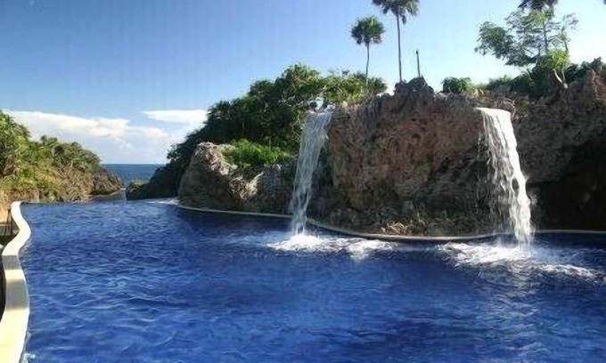 Antoneys Cay Condo | Luxury 2 Bedroom, 2.5 Bath Dream Rental In West Bay