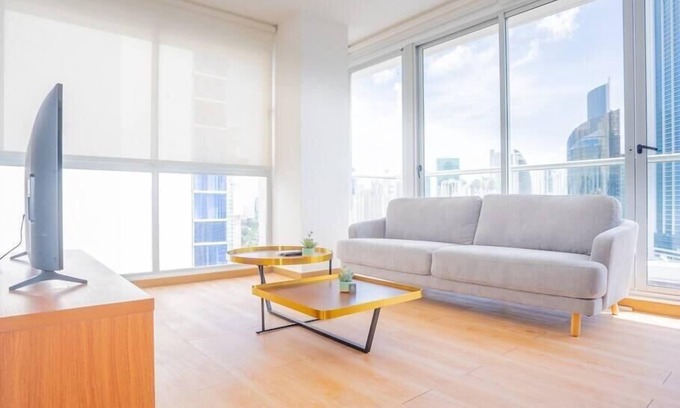 Marbella Apartment | Luxury 2 Bedroom apt with free parking and balcony