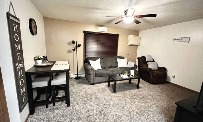 Mitchell Apartment | Luxury 2 BR Apt w/King Bed