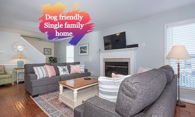 Little Salisbury House | Luxury 2-story, 3 bedrooms plus den house with free WiFi, linen included, backyard for pet friendly, located in a family-friendly neighborhood on the bayside just a few blocks from the beach!