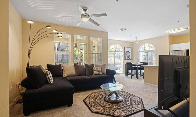 Orange Apartment | Luxury 2BR/2BA!5Min to Disney! Angelstadium! HondaCenter.