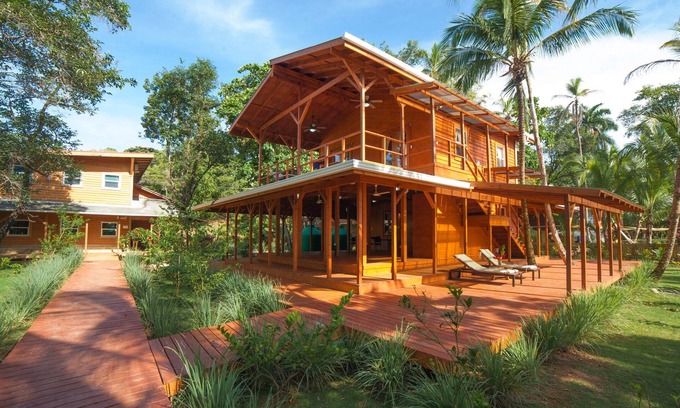 Carenero Island House | Luxury 2BR ❤️Ocean, Jungle, Sunsets, Walk to Surf