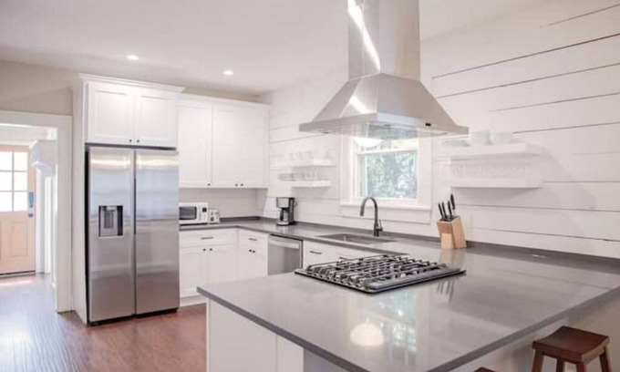 North University House | Luxury 3/2 Home Only Blocks From UT Campus