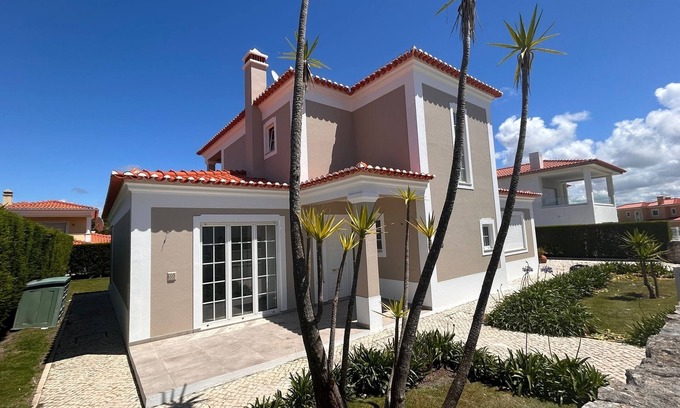 Praia del Rei Villa | Luxury 3 Bedroom Villa - Praia Del Rey With Large Private Heated Pool Near Beach