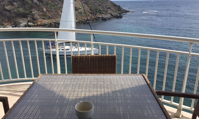 Maho Condo | LUXURY 3 Bedroom apartment with OCEAN VIEWS