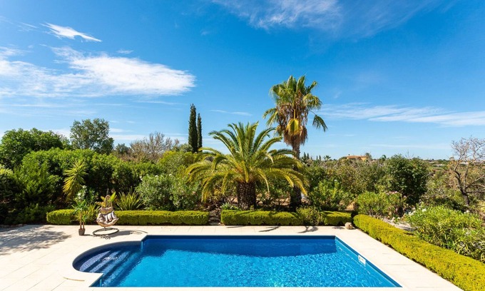 Quelfes House | Luxury 3-Bedroom Countryside Villa with Pool, Quelfes