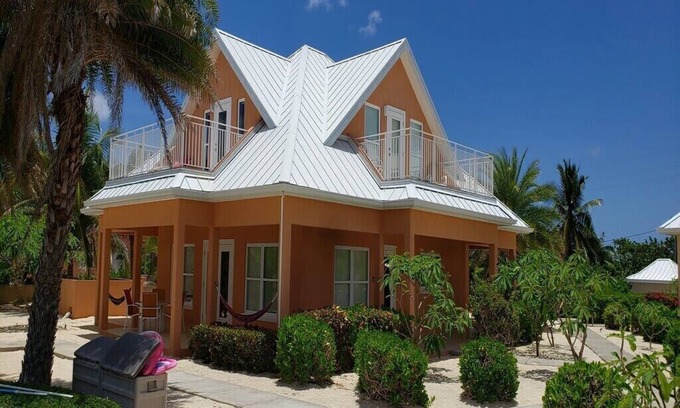 North Side House | Luxury 3bd Beach View, # 2 Peach, Stunning Views