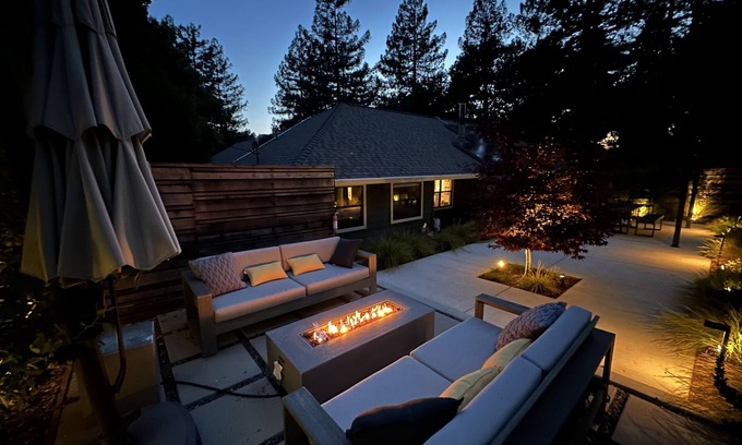 Guerneville House | Luxury 3bdrm home w/HOT TUB, fire pit, pizza oven, 2 decks, close to river